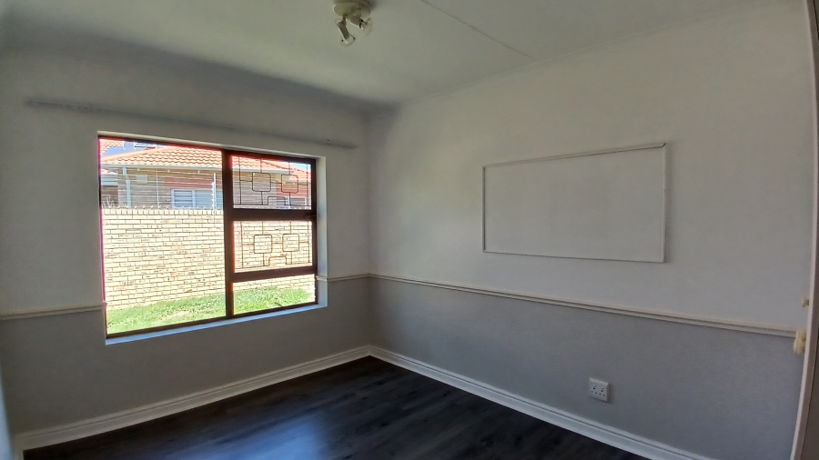 To Let 3 Bedroom Property for Rent in Summerstrand Eastern Cape